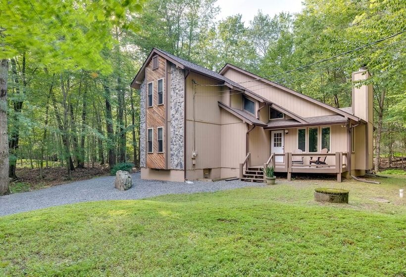 Pocono Lake Retreat W/ Fire Pit: Near Beach!