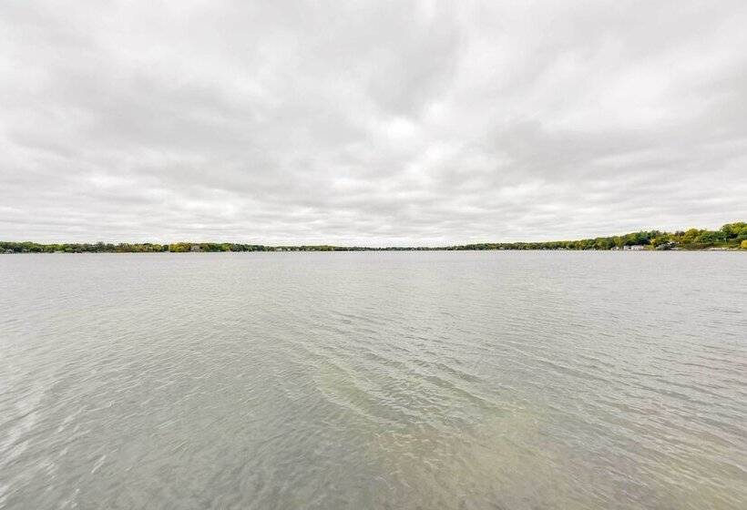 Powers Lake Home W/ Patio   9 Mi To Lake Geneva!