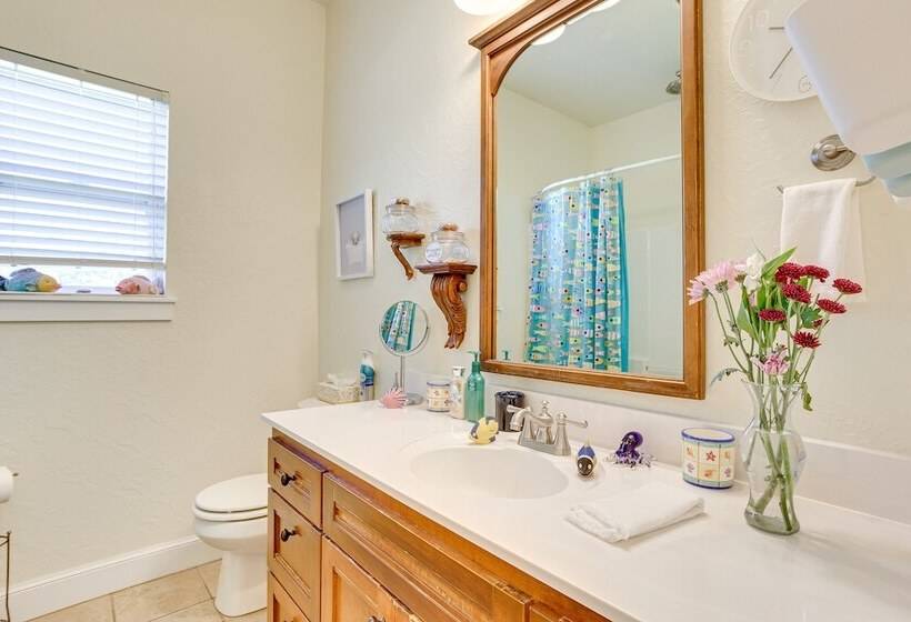 Quaint Noble Home: 6 Mi To University Of Oklahoma!