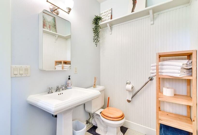 Rainier Home On 20 Acres W/ Blueberry Farm!