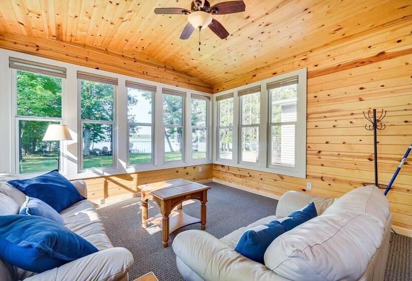 Sarona Serenity: Lakeside Retreat W/ Boat Dock!