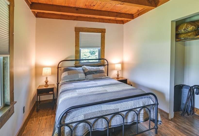 Secluded Campton Cabin W/ Views & Cozy Fireplace!