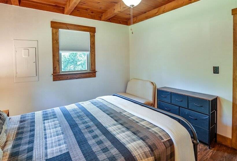 Secluded Campton Cabin W/ Views & Cozy Fireplace!
