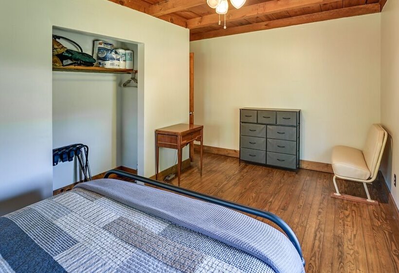 Secluded Campton Cabin W/ Views & Cozy Fireplace!