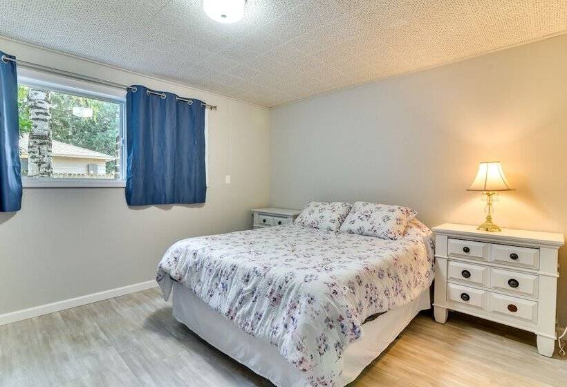 Serene Forest Grove Home W/ Deck & Stunning Views!