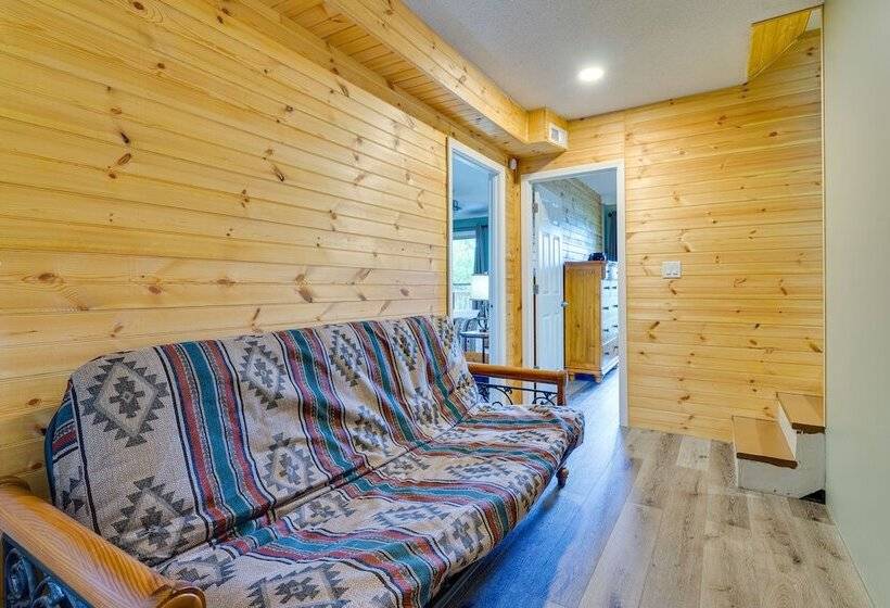 Skyview Retreat  Cabin W/ Mountain Views!