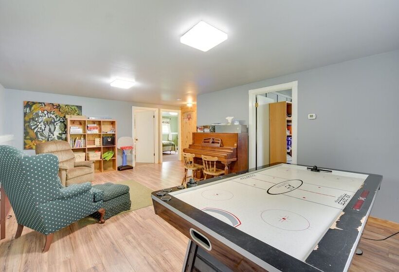 South Range Home   6 Mi To Lake Superior!