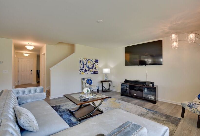 Spacious Gastonia Home W/ Pool Access!