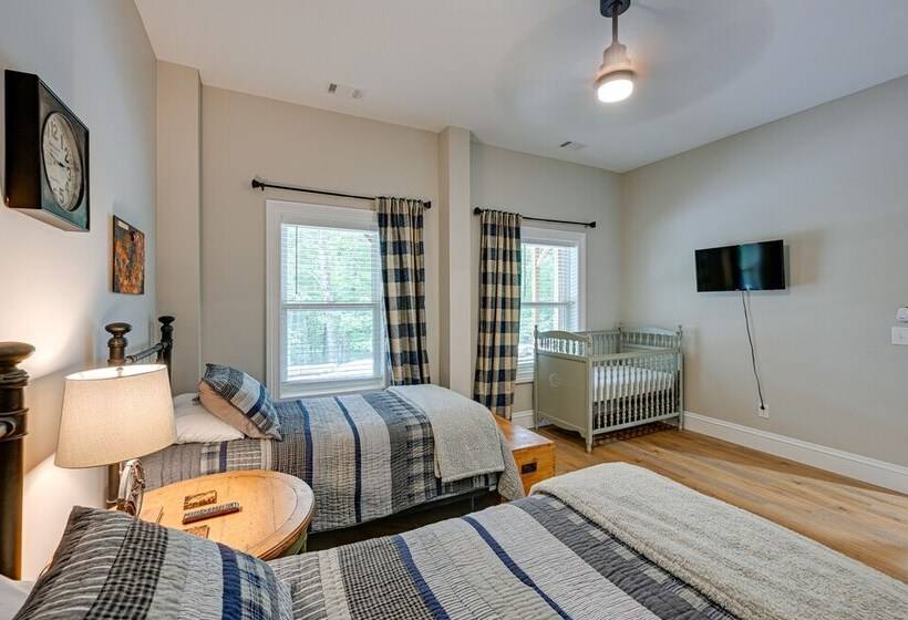 6 Mi To Dtwn Cashiers: Spacious Home W/ Deck