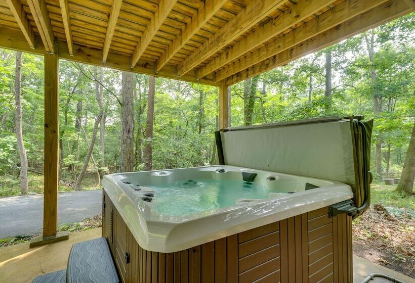 Spacious Massanutten Retreat W/ Hot Tub & Games