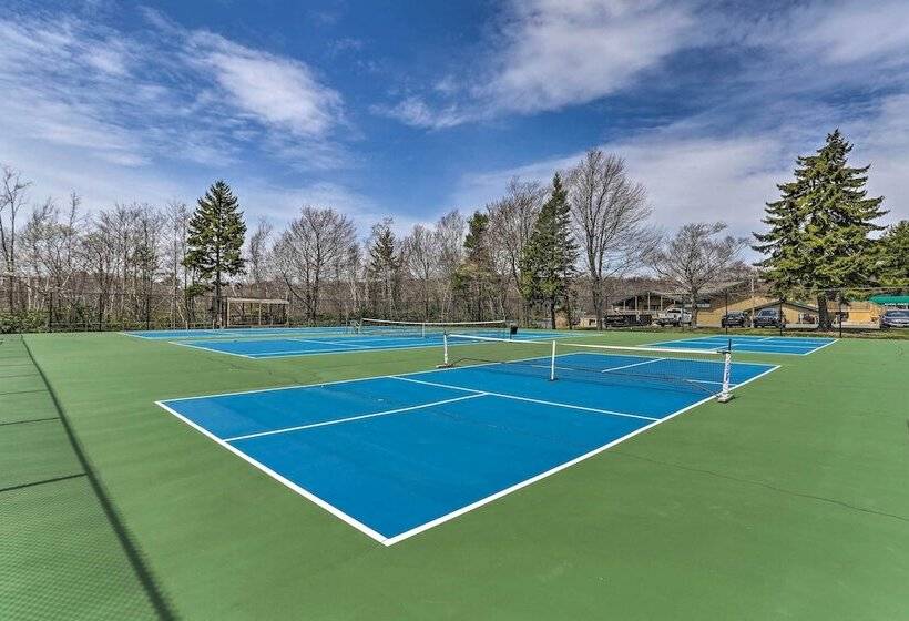 Hot Tub + Lake Access: Spacious Tobyhanna Home