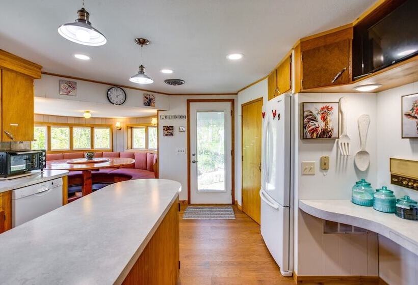 Sunny Cedaredge Home W/ Mtn Views   Hike & Fish!