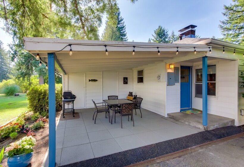 Vintage Cottage By Leaburg Canal W/ Large Yard!