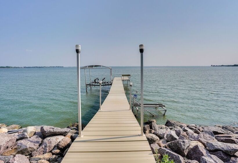 Waterfront Lake Poinsett Retreat W/ Fire Pit!