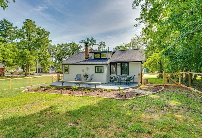 Welcoming Williams Bay Cottage W/ Deck & Fire Pit!