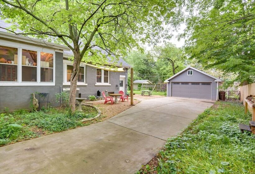 Whimsical Cottage Near Springfield Art Museum!