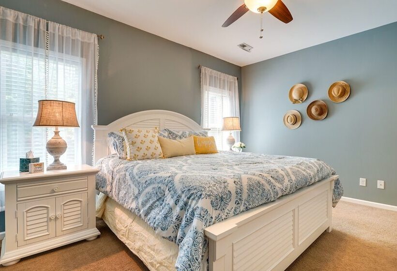 Charming Wilmington Home W/ Patio ~ 7 Mi To Beach!