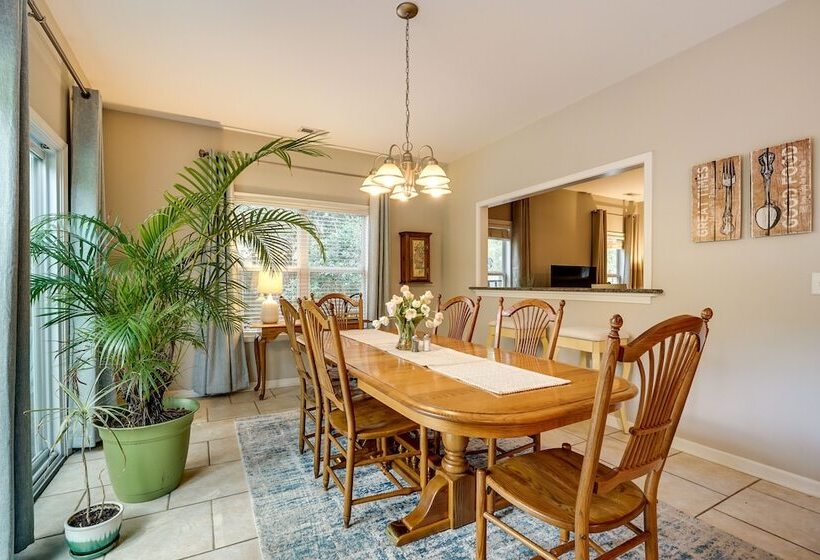 Charming Wilmington Home W/ Patio ~ 7 Mi To Beach!