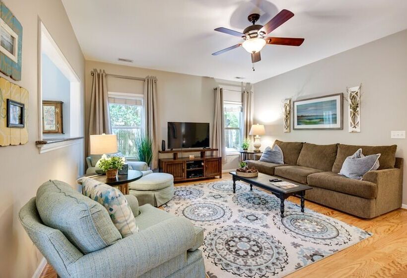 Charming Wilmington Home W/ Patio ~ 7 Mi To Beach!