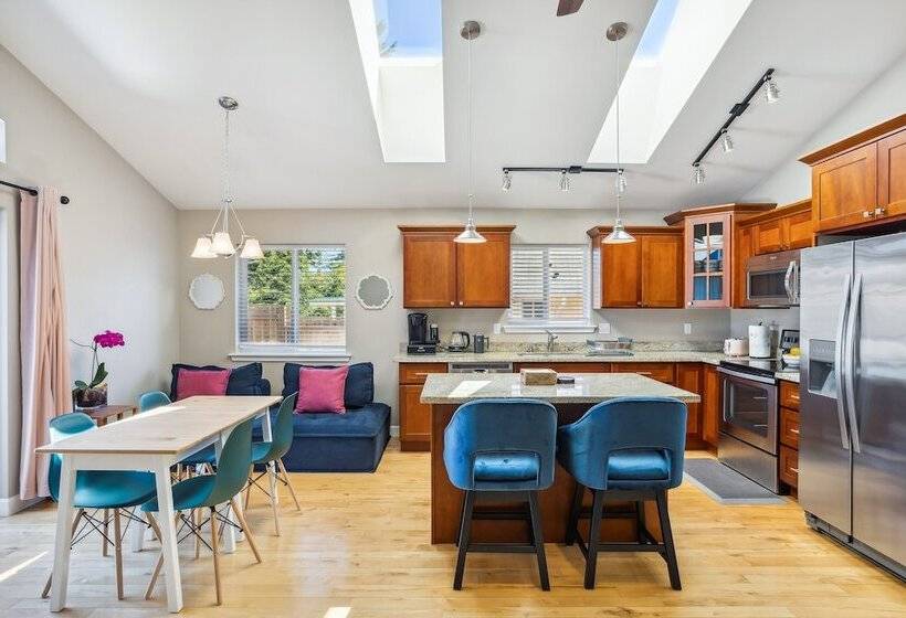 Cheery Tacoma Vacation Rental: 7 Mi To Owen Beach!