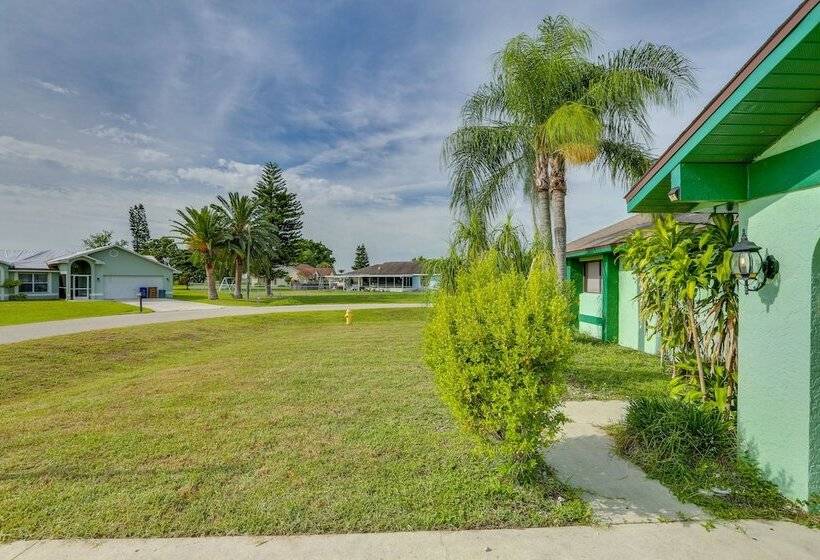 Family Friendly Lehigh Acres Home: Screened Porch!