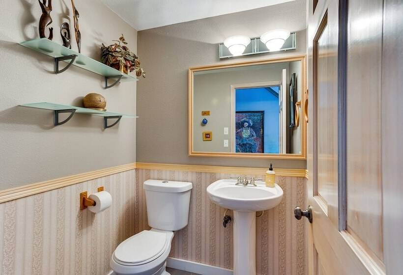 Federal Way Vacation Rental: Bay & Mountain Views!