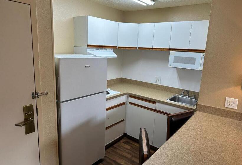 فندق Hometowne Studios By Red Roof Southfield