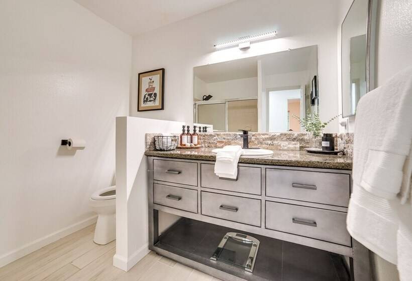 Issaquah Retreat Near Lake Sammamish State Park!