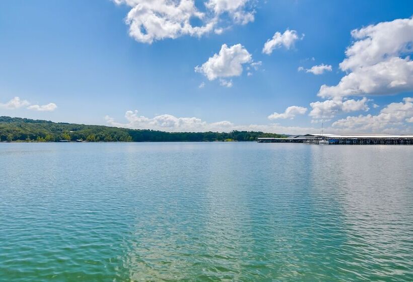 Kimberling City Escape W/ Dock Access & Boat Slips
