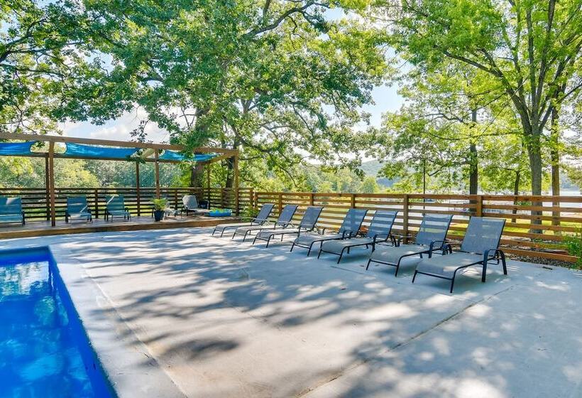 Kimberling City Escape W/ Dock Access & Boat Slips