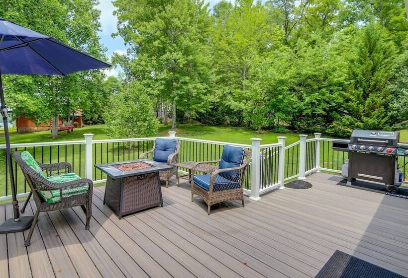 Lakefront Home W/ Hot Tub   15 Mi To Dollywood!