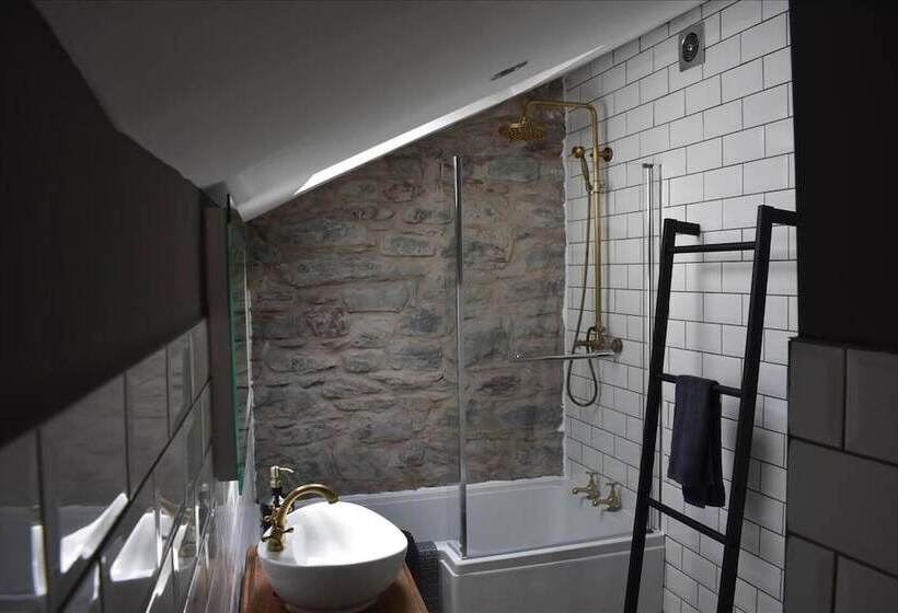 Luxury 2 Bed Cottage In Llansteffan