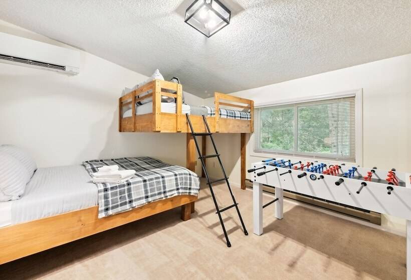 Maggie Valley Mountain Escape W/ Fire Pit & Deck