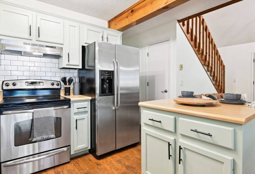 Maggie Valley Mountain Escape W/ Fire Pit & Deck