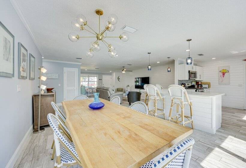 Modern Coastal Home W/ Pool: Mins To Beach & Mayo!