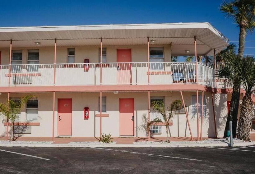 Мотель The Local   St. Augustine