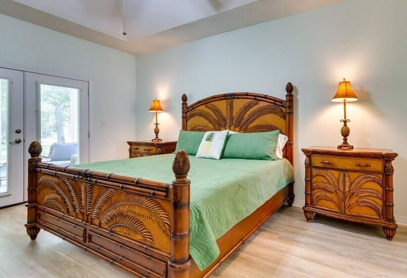 4 Mi To Beach: Navarre Retreat W/ Screened Porch!