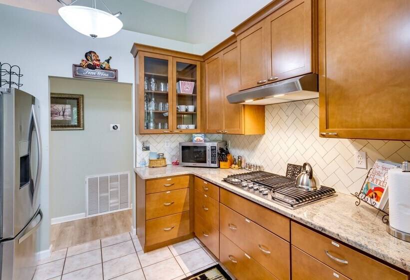 4 Mi To Beach: Navarre Retreat W/ Screened Porch!