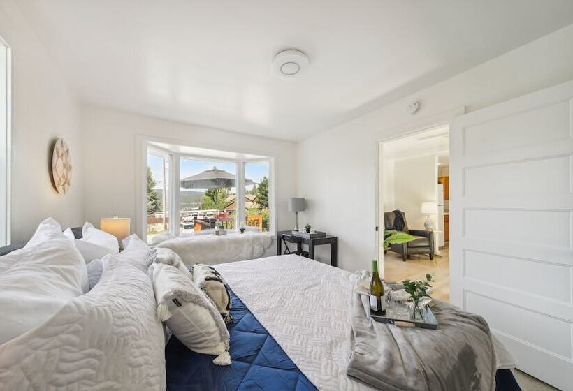 Pet Friendly Newman Lake Cottage W/ Beach Access!