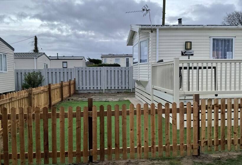 住所  2 Brightholme 6 Berth Enclosed Garden