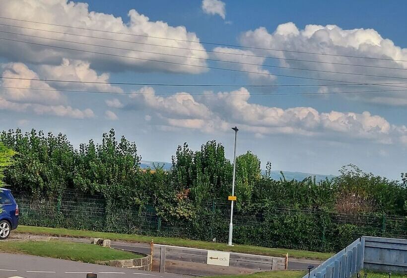 住所  2 Brightholme 6 Berth Enclosed Garden