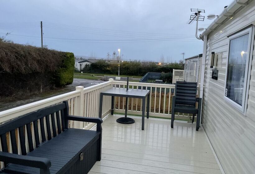 住所  2 Brightholme 6 Berth Enclosed Garden
