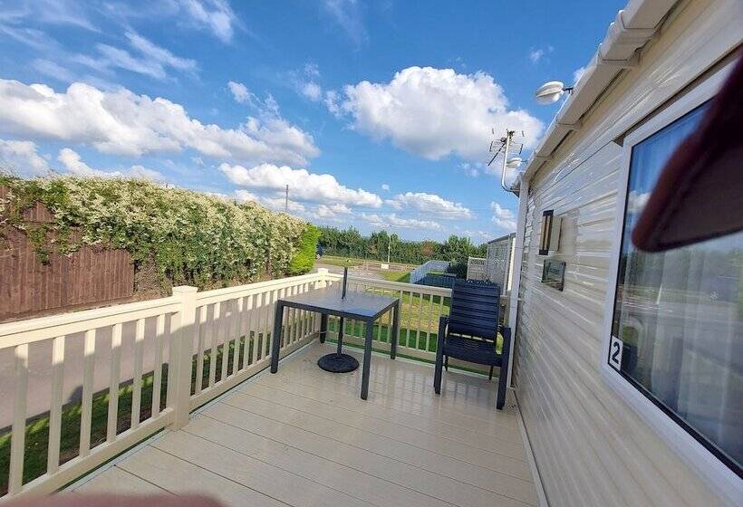 住所  2 Brightholme 6 Berth Enclosed Garden