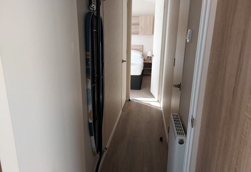 住所  2 Brightholme 6 Berth Enclosed Garden
