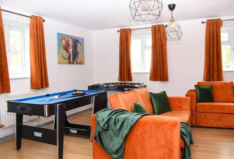 اقامتگاه Amazing 4br Near Hospital, Free Parking, Sleeps 10