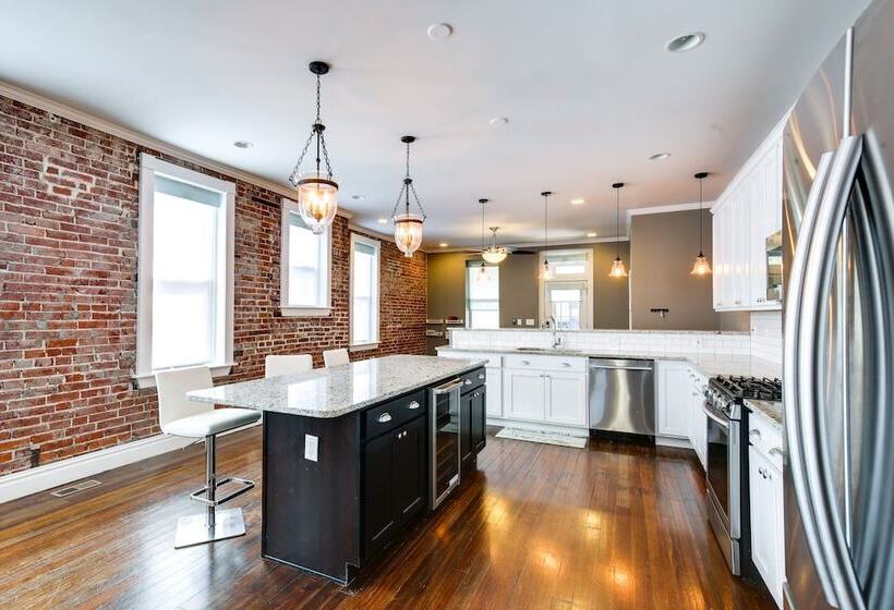 Saint Louis Home W/ Deck: 4 Mi To Downtown!