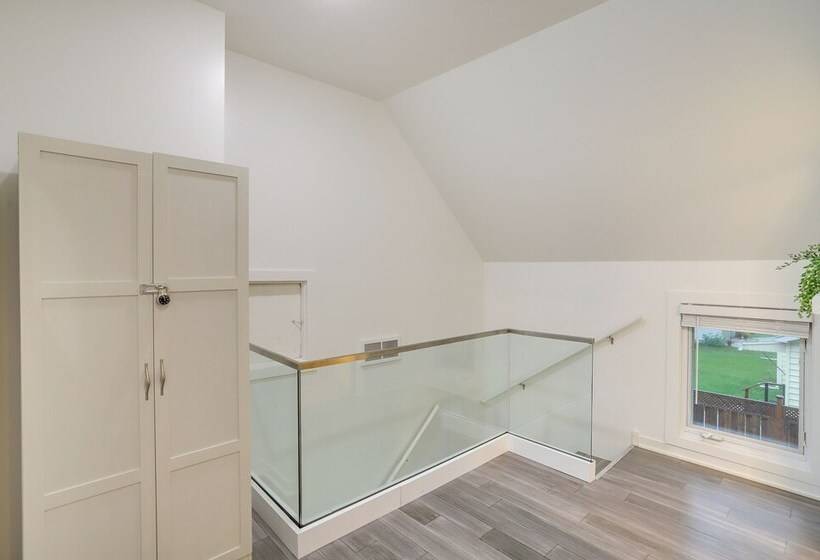 South Haven Oasis   Private Hot Tub, Pool & Grill!