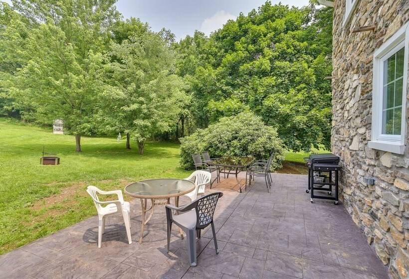 Spacious Country Home In Coatesville On Old Ranch!