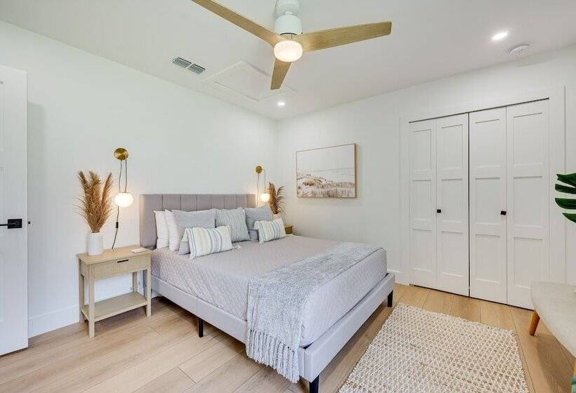 St Augustine Home W/ Patio   1 Mi To Beaches!