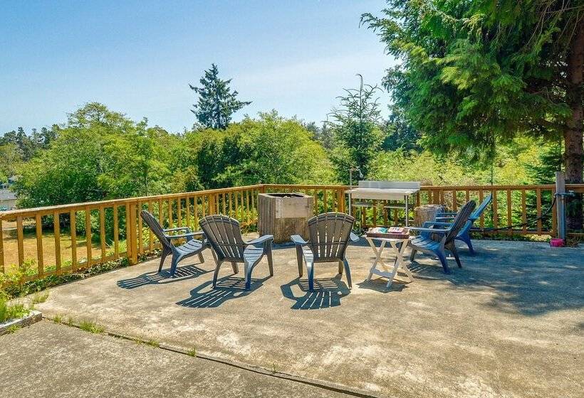 Westport Retreat W/ Pool Table: Walk To State Park